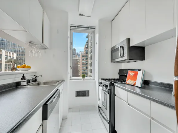 235 East 40th Street 11G image 3 of 19