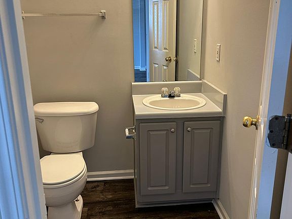 4th image of 291 Coral Cir