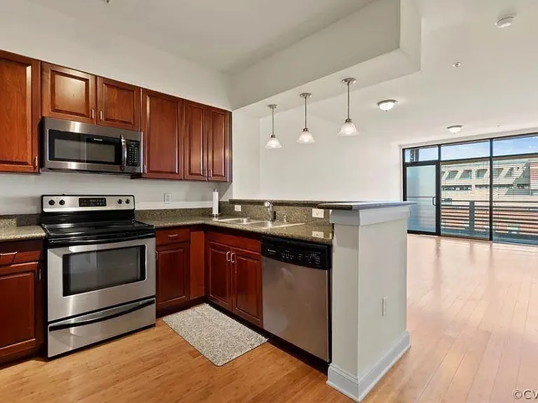 1333 W Broad St #414 — Photo 1