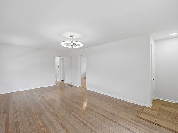 4th image of 5107 Fairview Ln