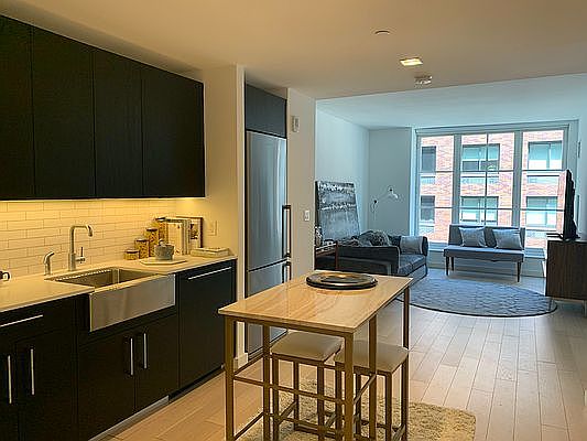 3rd image of 535 W 43rd St APT N5l