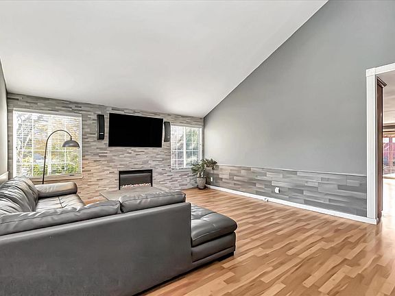 4th image of 252 Sposito Cir