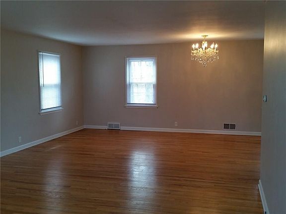 3rd image of 109 Cypress St