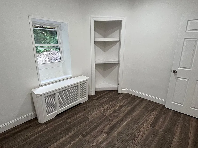 286 Leverington Ave — Photo 7