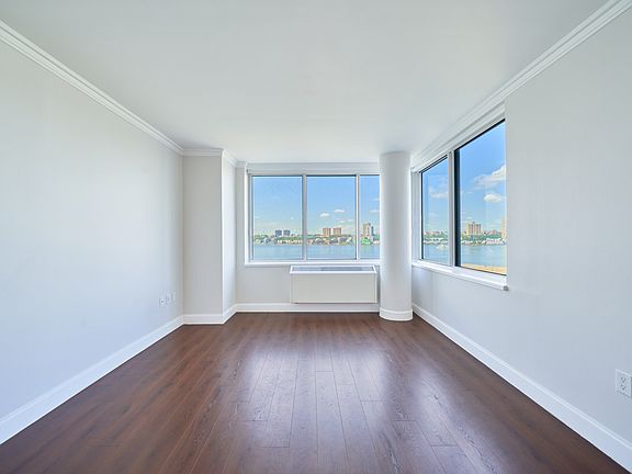 3rd image of 160 Riverside Blvd APT 15P