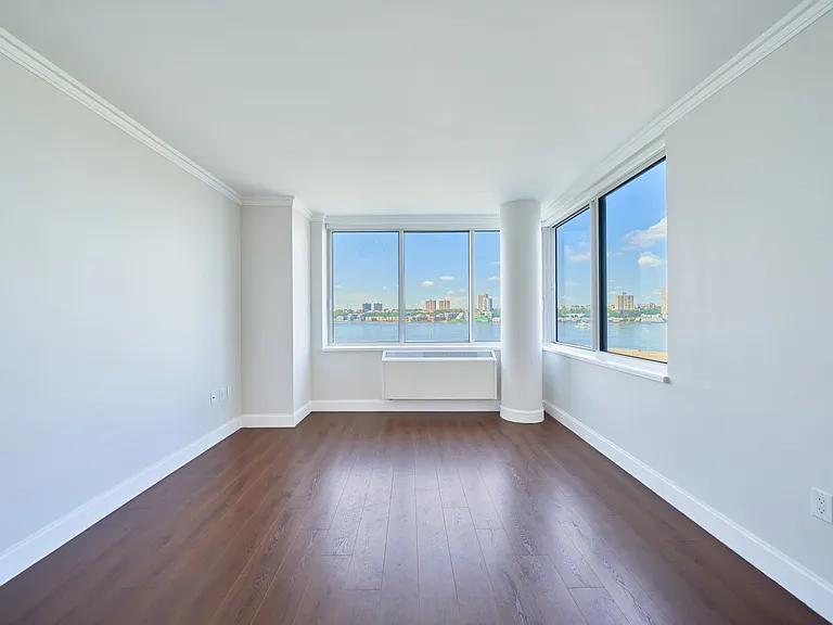 160 Riverside Blvd #15P — Photo 3