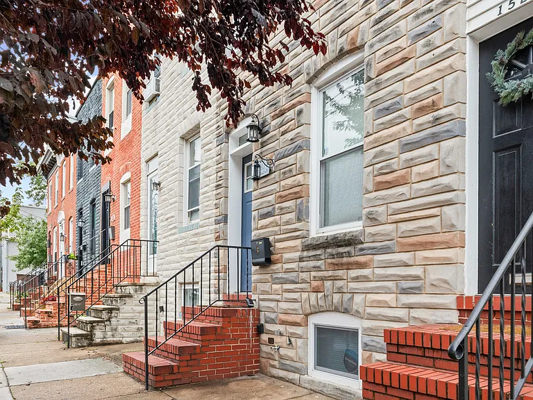 1524 E Clement St — Photo 1