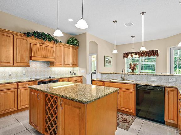 3rd image of 19 Lakeside Pl W