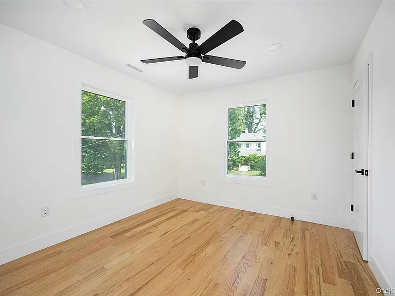 7441 S Broadway — Photo 26