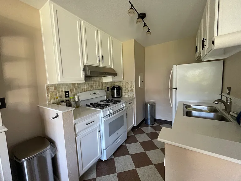 148 Walti St — Photo 9