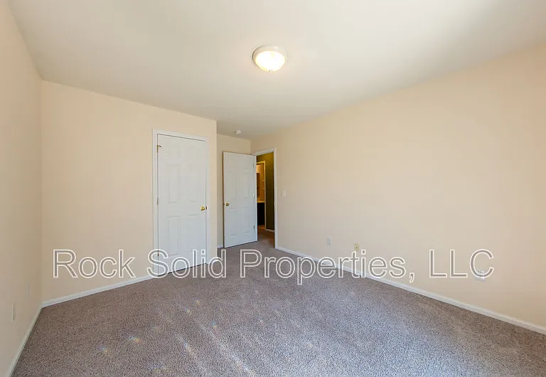407 E 5th St — Photo 11