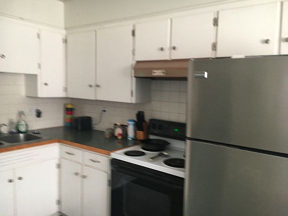 Large Eat in Kitchen - tile floor