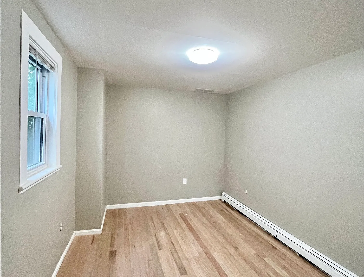 2 bed, 9999 sqft, $2,000 — Photo 3