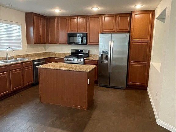 3rd image of 4867 Golden Shimmer Ave