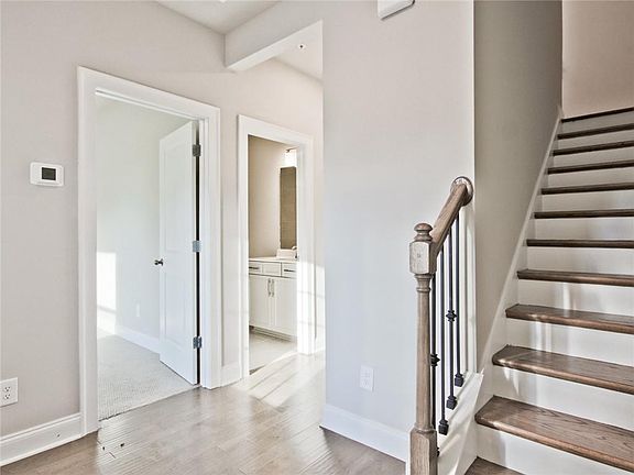 2nd image of 723 Mulberry Cir