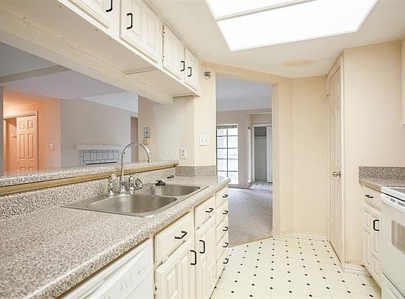 4th image of 3105 San Jacinto St APT 204
