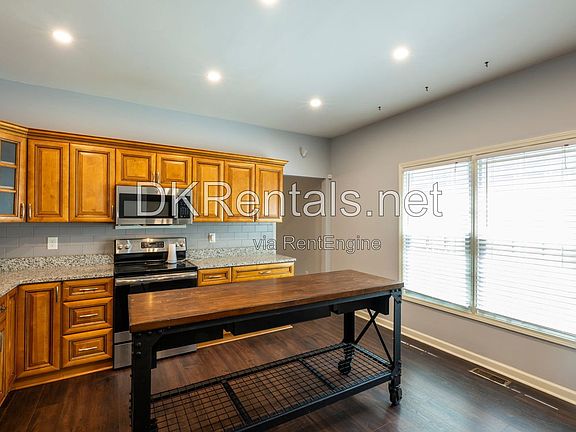 4th image of 829 Welch St SW