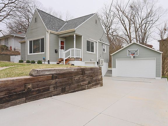 3rd image of 261 Elmwood Dr