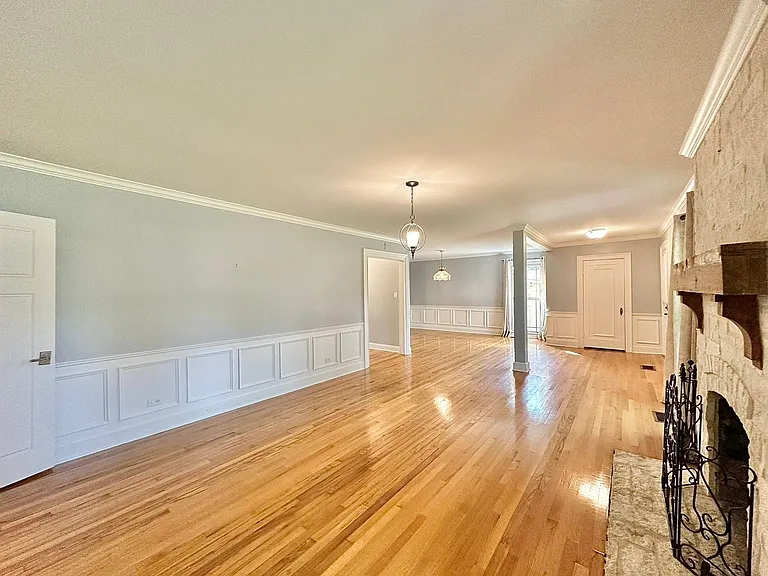 802 Hamvasy Ln — Photo 10