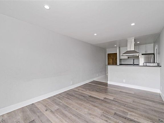4th image of 22100 Burbank Blvd Unit 340F