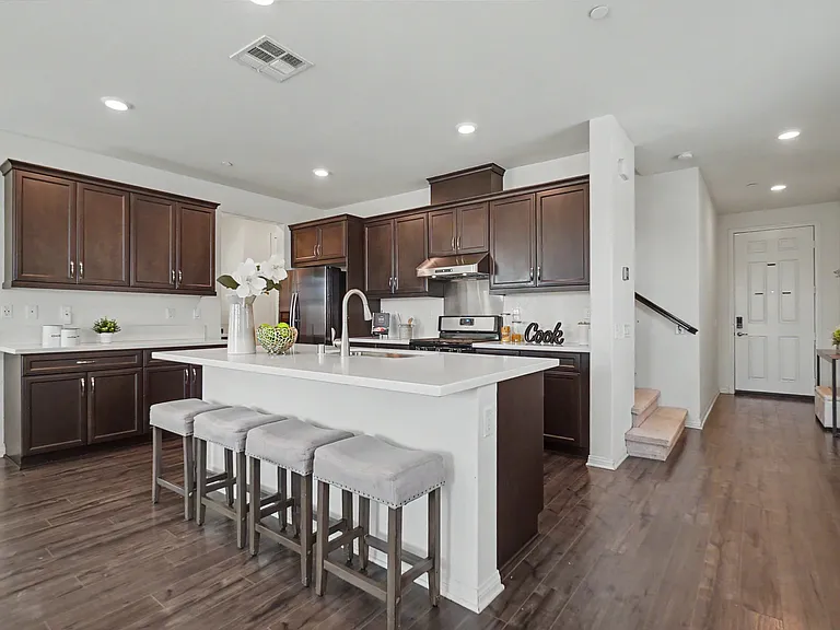 821 Parisa Pl — Photo 8