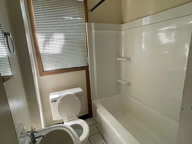 65 E Norwich Ave — Photo 38