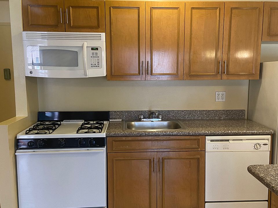 2nd image of 37-14 32nd St Room 3