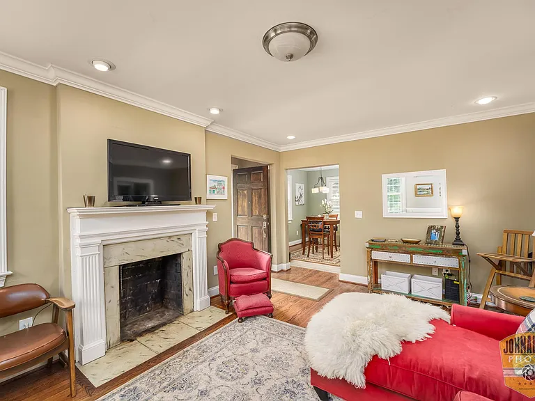 528 Rosedale Ave — Photo 3