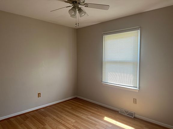 2nd image of 3337 Meadowrun Dr NE