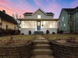 558 W College Ave, Waukesha, WI 53186