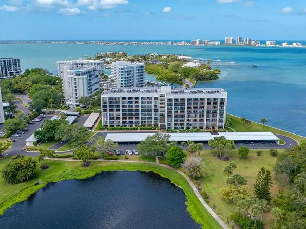 100 Oakmont Ln APT 402, Belleair, FL 33756