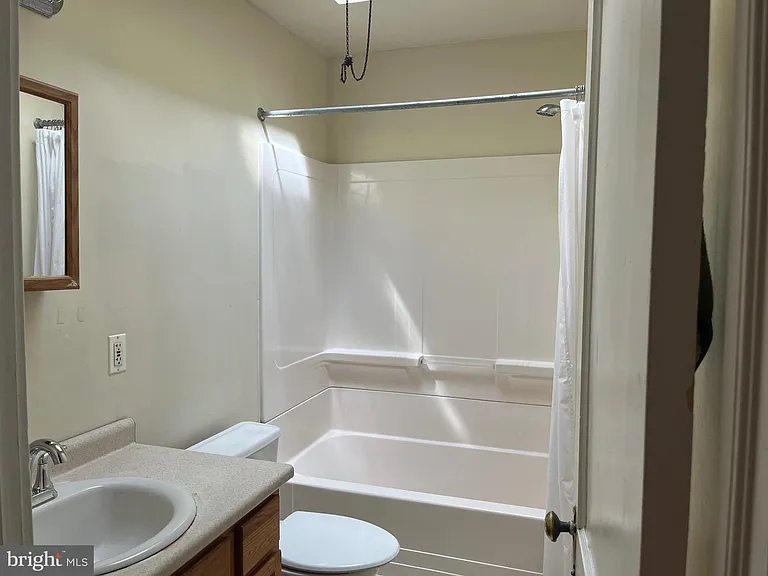 1422 Fanshawe St #2 — Photo 5