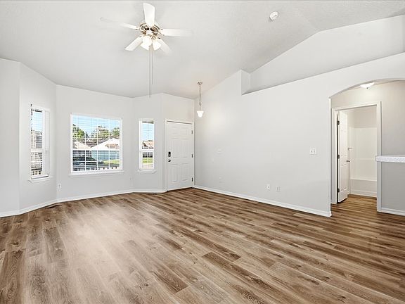 5th image of 1124 W Teton Ave