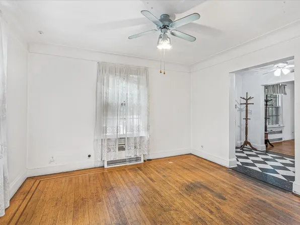 180-19 Grand Central Parkway image 5 of 24