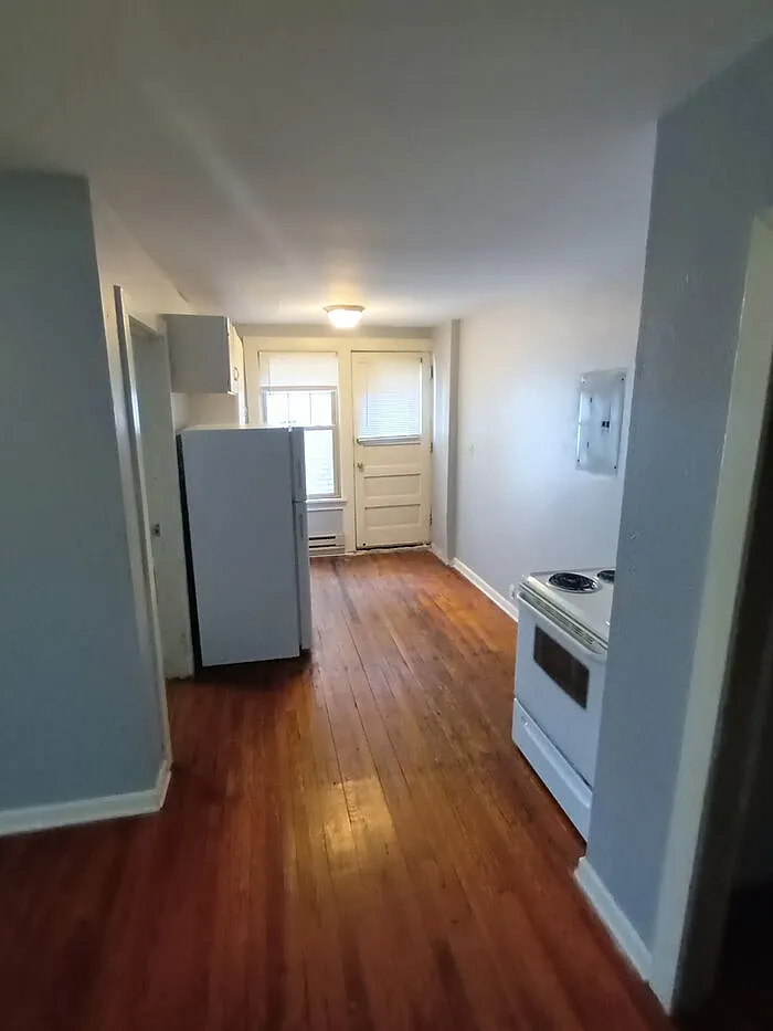 1 bed, 1.0 bath, $725 — Photo 3