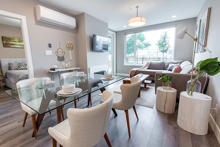 2 bed, 2.0 bath, 913 sqft, $1,950 — Photo 3