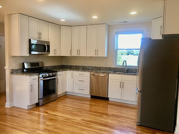3rd image of 3649 W Belle Plaine Ave #3
