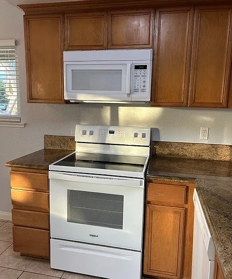 Kitchen - newer appliances