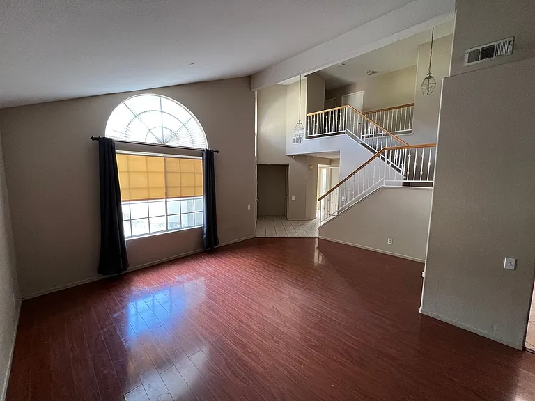 7834 Boxwood Ct — Photo 3