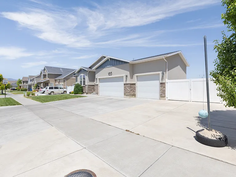 183 E Lake View Dr — Photo 37