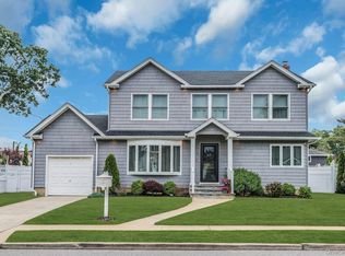 9 Pompano Lane, Massapequa Park, NY 11762