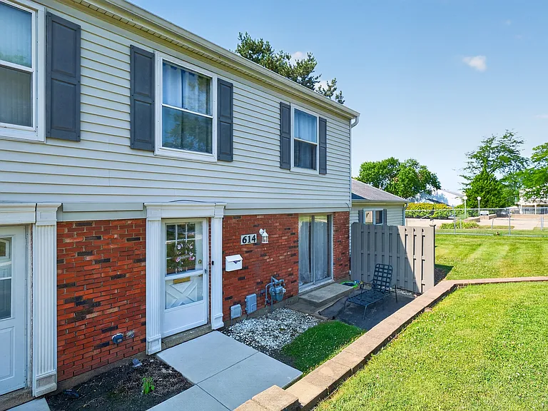 614 Bryn Mawr Ct — Photo 15