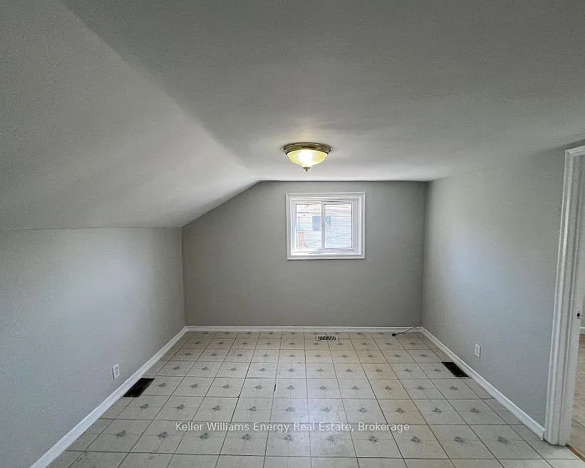 3 bed, $1,700 — Photo 2