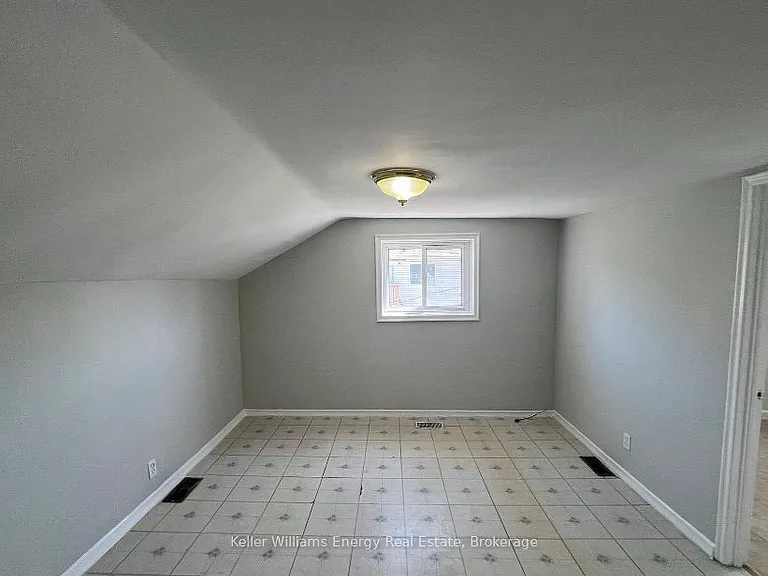 169 Mary St N #2 — Photo 2