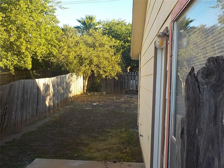523 Cutty Trl #A — Photo 10