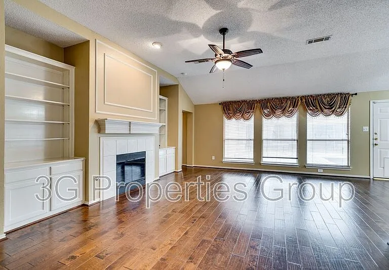 3900 Oak Park Dr — Photo 12