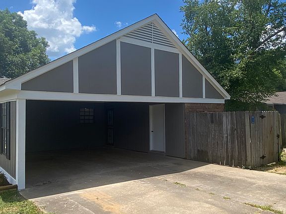 4th image of 2563 Chiswood St