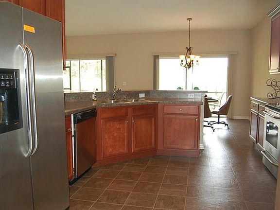 4th image of 4440 Strathmore Dr