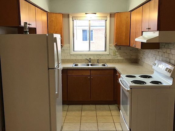 2nd image of 2001 Narcissus Ave APT 3W