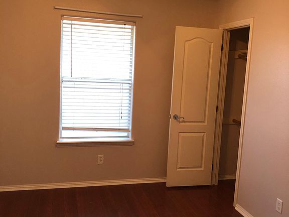 5th image of 2612 Pelican Ave
